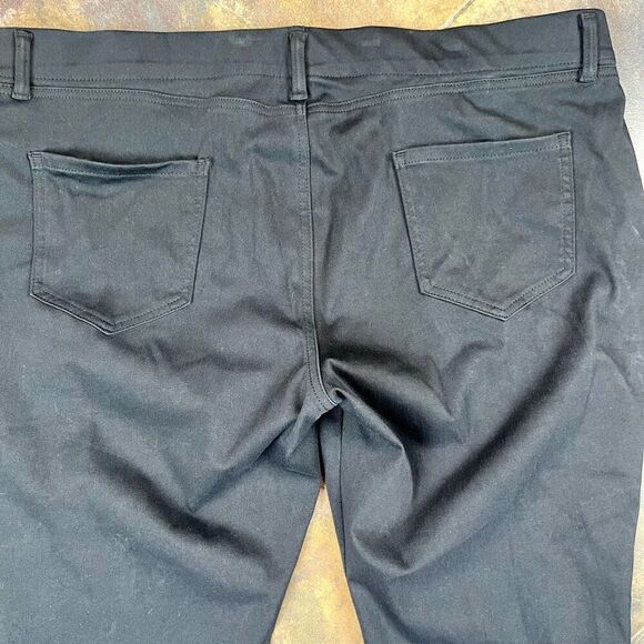 Amazon Essentials Short Women’s Pants XXL - Picture 9 of 10